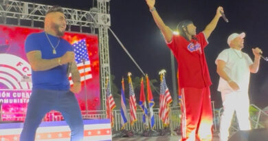Chacal alza su voz por Cuba en el “Free Cuba Rally” en Hialeah junto a Yotuel y Jacob Forever