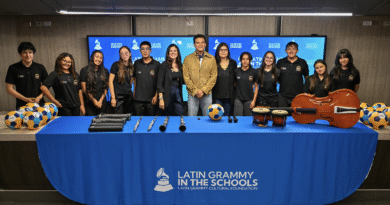 Silvestre DangondSe Une Al ProgramaLatin Grammy En Las Escuelas™En Beneficio De EstudiantesEn Bogotá, Colombia