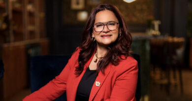 Andrea Ramírez es reconocida como Wonder Woman Of latin Music 2026 Por LAMC