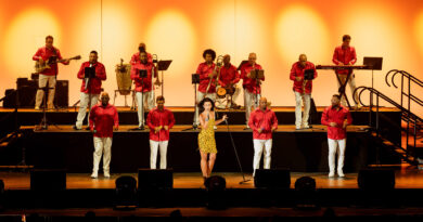 El Hollywood Bowl vibró al ritmo de la salsa con Nathy Peluso y Grupo Niche
