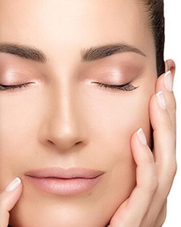 Exfoliación facial: mitos y realidades para lograr una piel luminosa sin dañarla